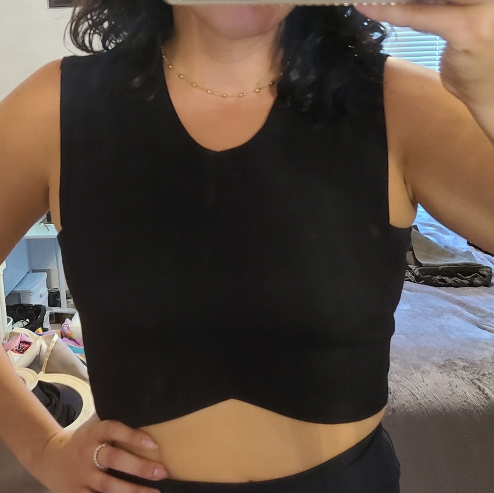 Aritzia Talula Crop Top